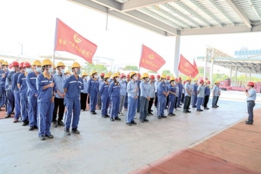 打好党工团妇组合拳 凝聚高质量发展新合力——太阳集团官网开展“党群组织助力企业经营发展”义务劳动