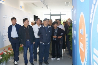平湖市社经室老干部一行赴太阳集团官网调研